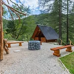 Nature Escape Woodhouse בית נופש Zirovnica